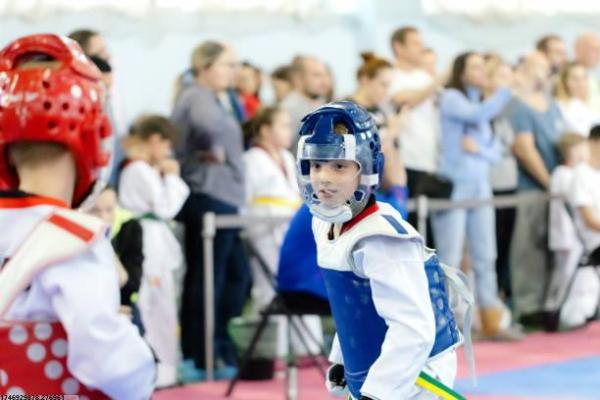 康体体育培训中心的招聘与课程安排